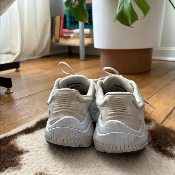 Altra Via Olympus Cream White Running Shoes with Red and Blue Accents - Picture 2 of 4